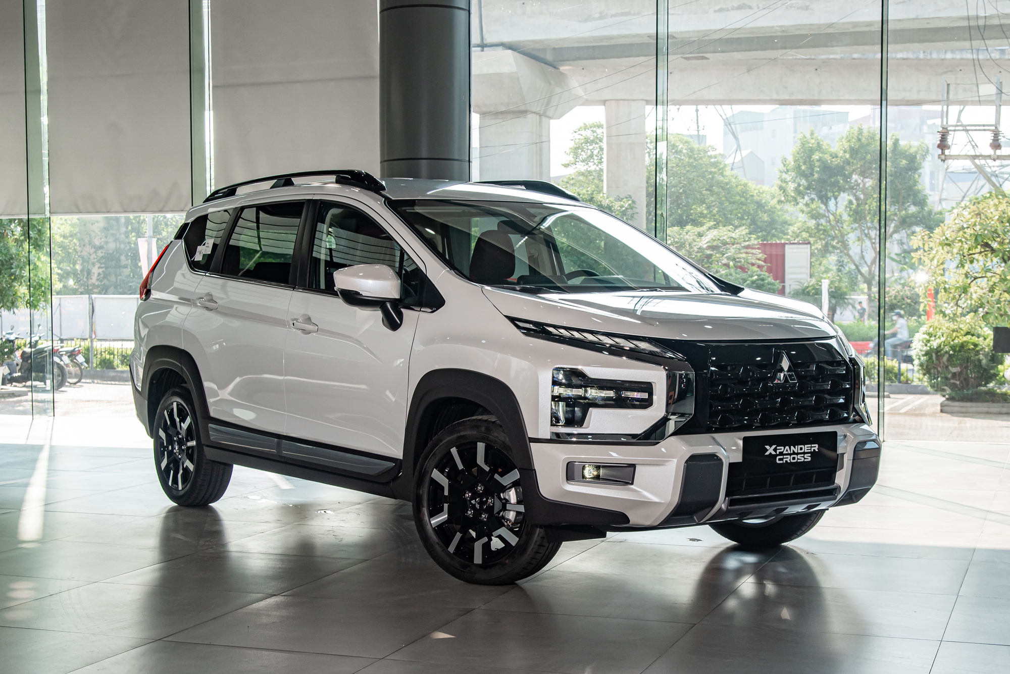 Xe Mitsubishi Xpander Cross 7 chỗ — CÔNG TY TNHH KINH DOANH THƯƠNG MẠI NGÂN ANH